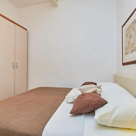 Hidden Gem Old Town Apartment *